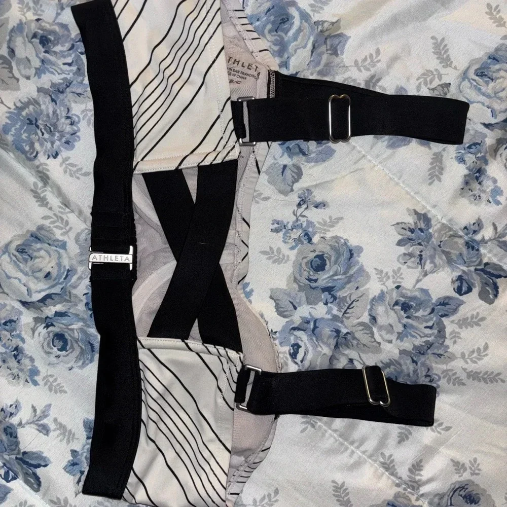 Black & white bikini top - Picture 3 of 4